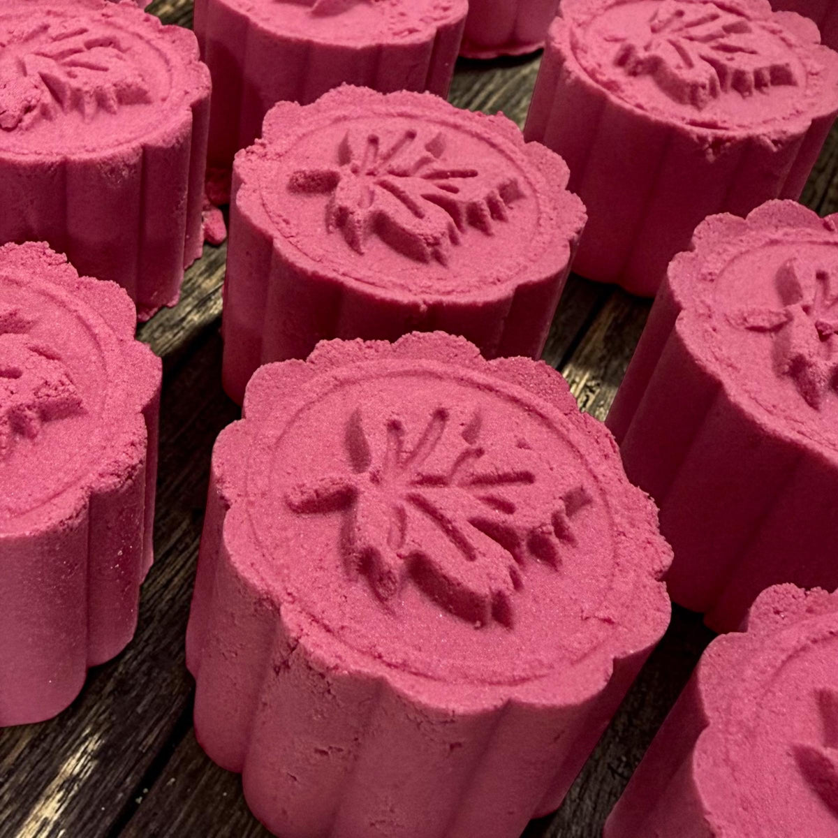 Tallow Bath Bomb | Coconut Milk, Oat & Clay Soak | Skin-Softening Moisturizing Fizz