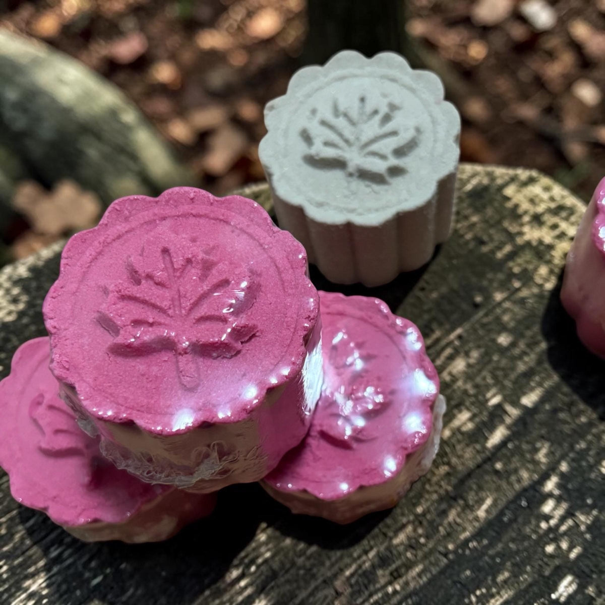 Tallow Bath Bomb | Coconut Milk, Oat & Clay Soak | Skin-Softening Moisturizing Fizz