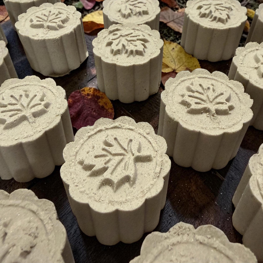 Tallow Bath Bomb | Coconut Milk, Oat & Clay Soak | Skin-Softening Moisturizing Fizz