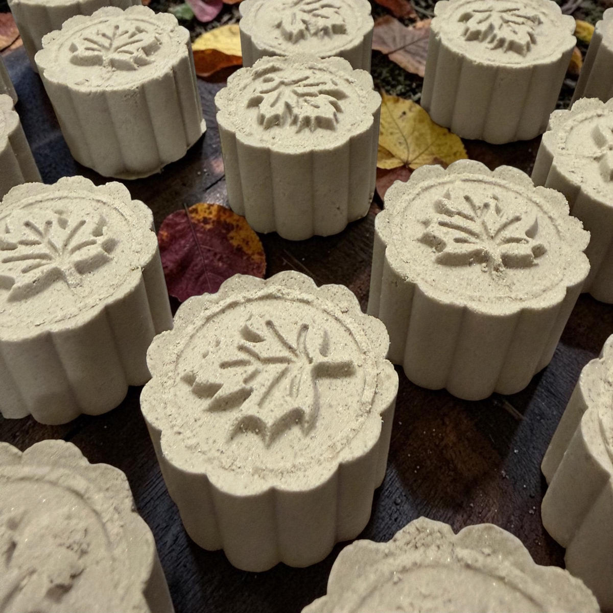 Tallow Bath Bomb | Coconut Milk, Oat & Clay Soak | Skin-Softening Moisturizing Fizz